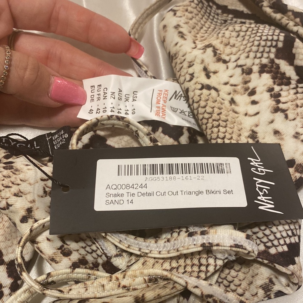 🦋2/$22 NWT Nasty Gal snake print cut out triangle bikini top - Picture 5 of 5